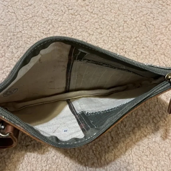 NWT Uchi Hattie Gold Splattered Canvas Wristlet Recycled Clutch Leather Metallic - Picture 12 of 12